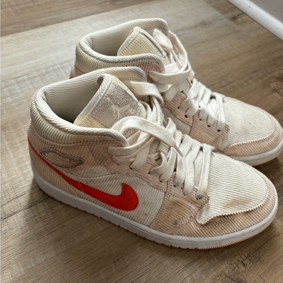 Nike Women's Air Jordan 1 Mid SE Corduroy Sail Orange - Picture 3 of 6